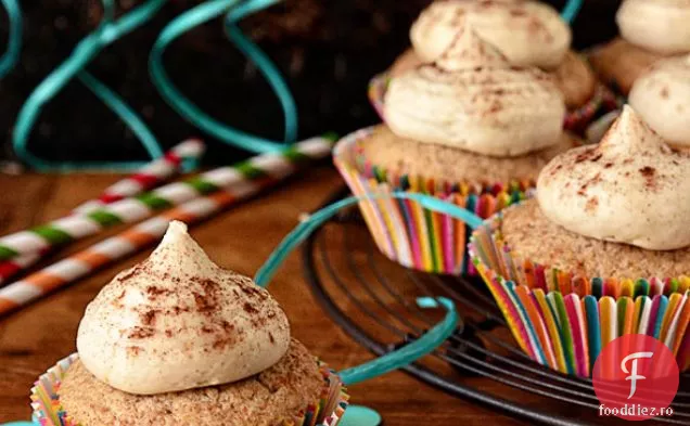 Cupcakes Snickerdoodle cu zahăr brun și cremă de unt de scorțișoară