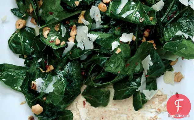 Salată verde Collard cu caju și tei