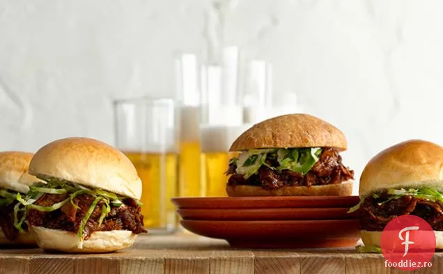 Chipotle gratar tras Turcia copane glisante cu Bruxelles cioc Slaw
