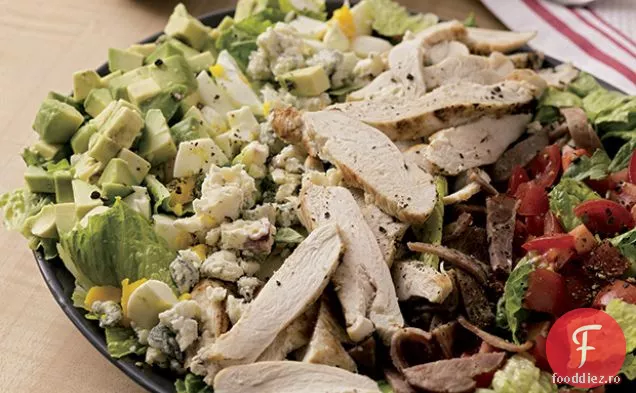 Salată Cobb cu vinetă balsamică de șalotă