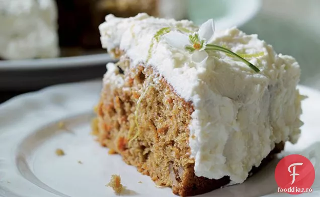 Tort de morcovi cu Topping de var și Mascarpone