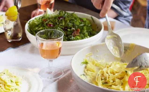 Paste De Vară Wonky, Salată Herby, Tartele Cu Picături De Pere