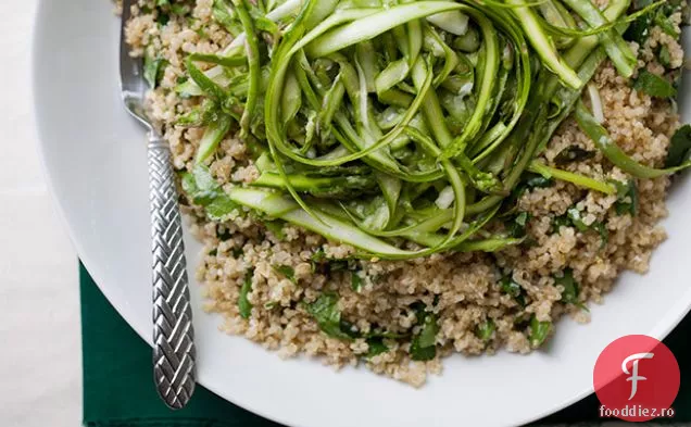 Salată de Quinoa și sparanghel cu vinetă Mimosa