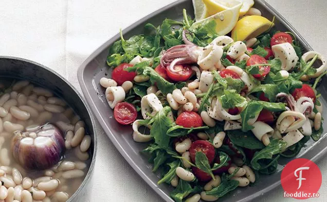 Fasole albă cu calmar, rucola și roșii Cherry