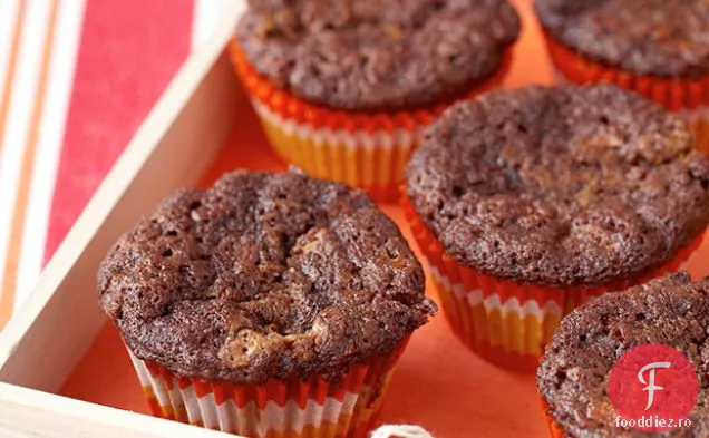 Cupcakes cu cacao-morcov cu chipsuri de ciocolată albă