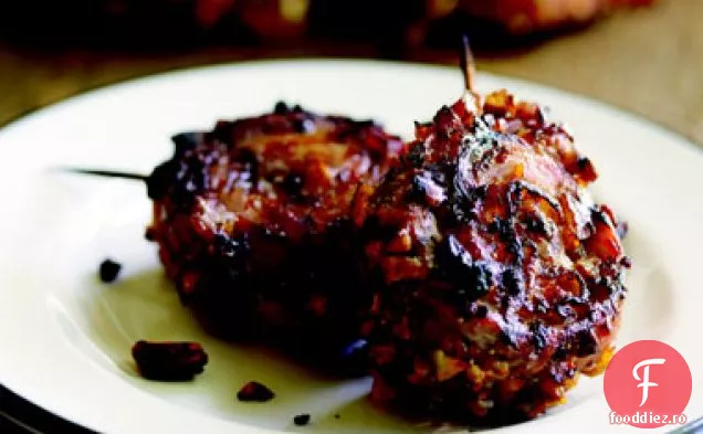 Pinwheels cu coajă de porc cu crustă de Pecan cu sos de muștar Carolina