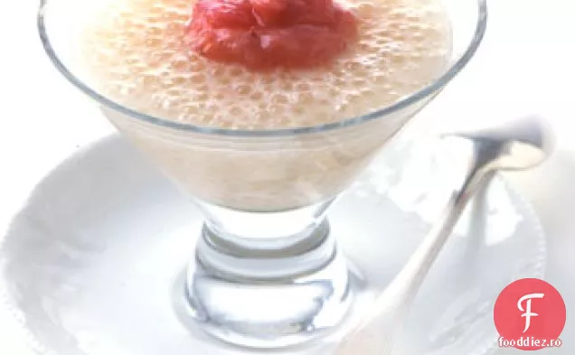 Tapioca caldă cu rubarbă