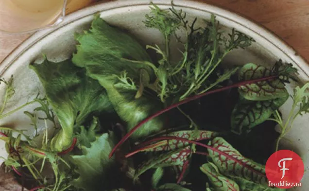 Salată verde cu vinetă de muștar