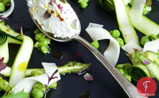 Salată Proaspătă De Vară Cu Caș De Bivol