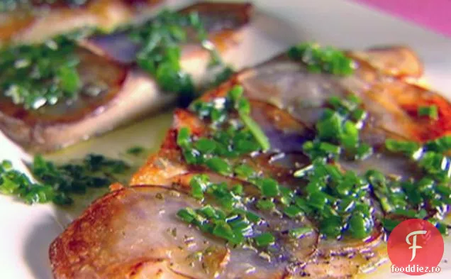 Tilapia cu crustă de cartof violet și ulei de rozmarin de arpagic