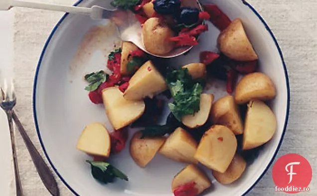 Salată de cartofi cu măsline și ardei
