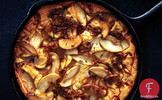 Pâine de porumb cu mere caramelizate și ceapă