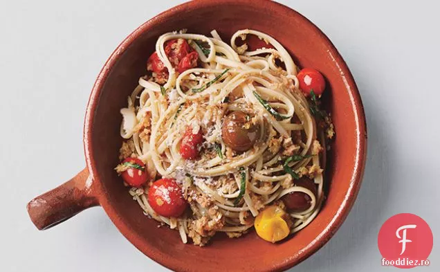 Linguine cu roșii Baby Heirloom și pesmet de hamsii