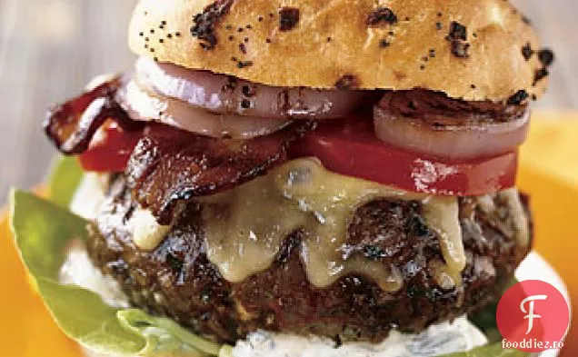 Cheeseburgeri jalape și ceapă la grătar