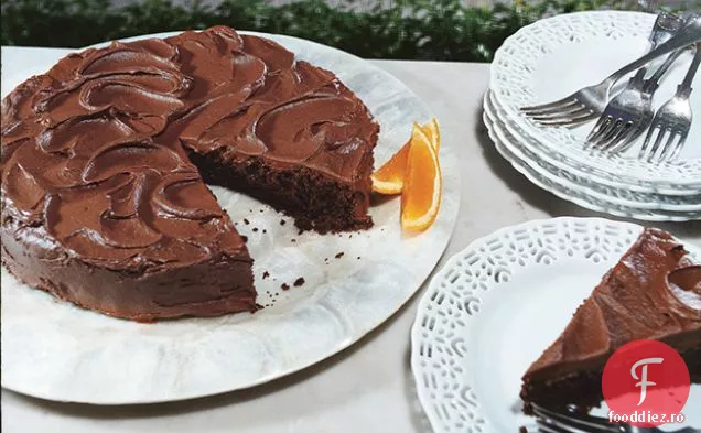 Tort de ciocolată cu glazură de ciocolată-portocală