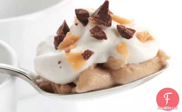 Budinci Butterscotch cu frișcă și caramele englezești zdrobite
