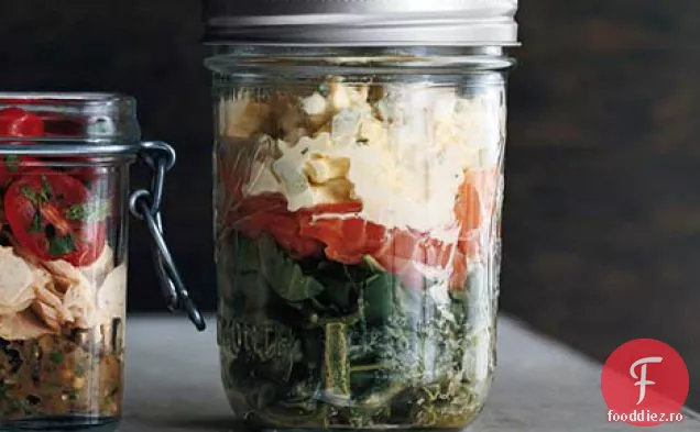 Somon afumat cu salată de ouă și fasole verde