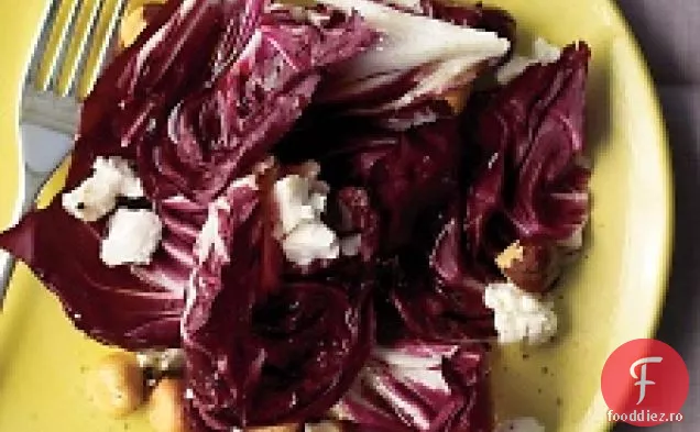 Radicchio, Brânză De Capră Și Salată De Alune