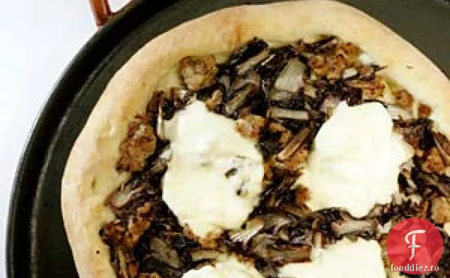 Pizza Cu Cârnați, Radicchio Și Burrata