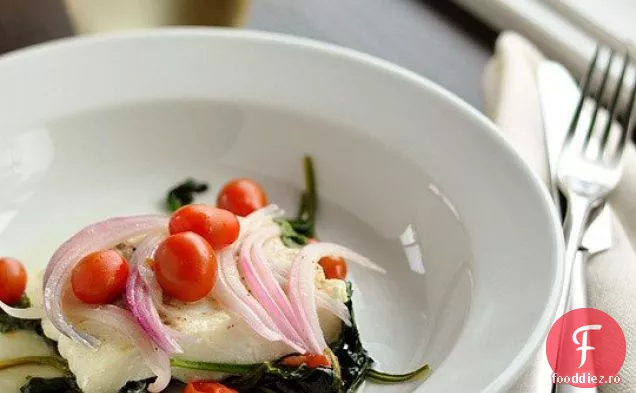 Halibut, Spanac Și Roșii În Pachete De Folie