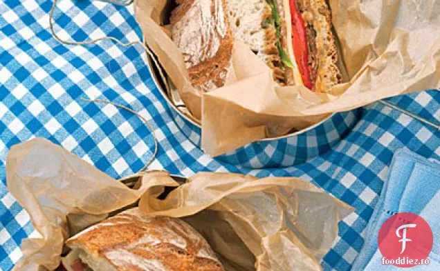 Radicchio, ardei prăjit și sandvișuri Provolone Ciabatta