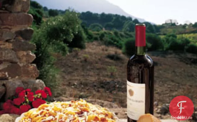 Paste de șofran cu carne de porc și sos de roșii