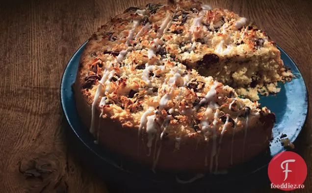 Tort de nucă de cocos cu bucăți de ciocolată și burniță de nucă de cocos