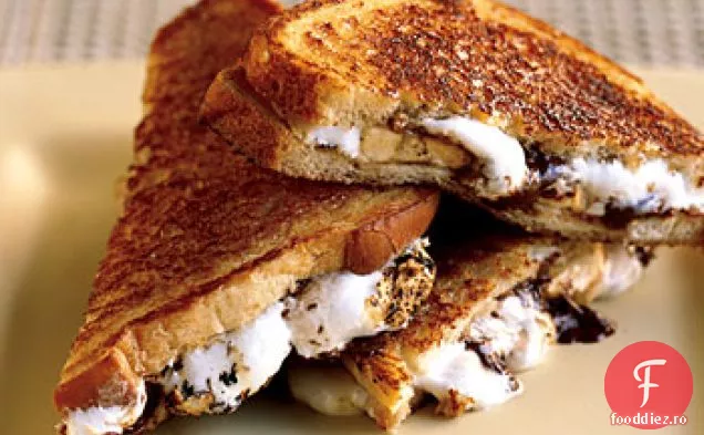 Sandvișuri caramelizate cu ciocolată, banane și Marshmallow