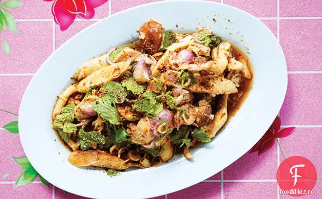 Het Paa Naam Tok (salată de ciuperci de pădure în stil Isaan)