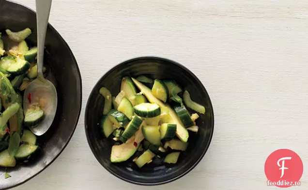 Salată de castraveți și Avocado