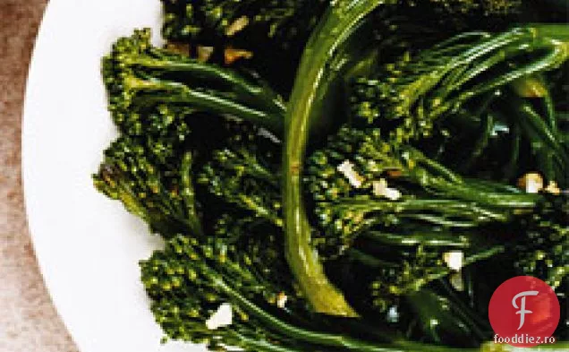 Broccolini sotate cu usturoi