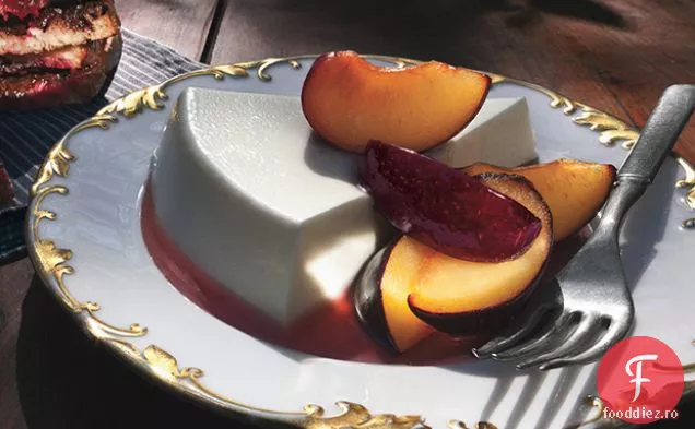 Panna Cotta de iaurt cu prune proaspete