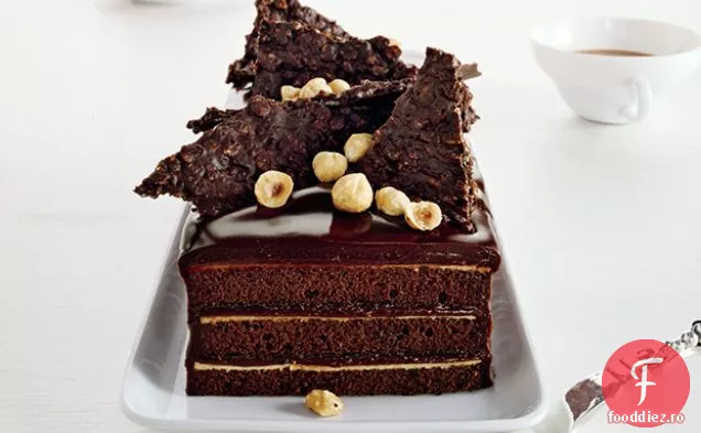 Tort de alune de ciocolată cu praline Crunch de ciocolată