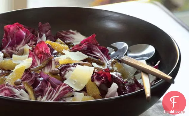Salată Radicchio cu citrice, curmale, migdale și parmezan