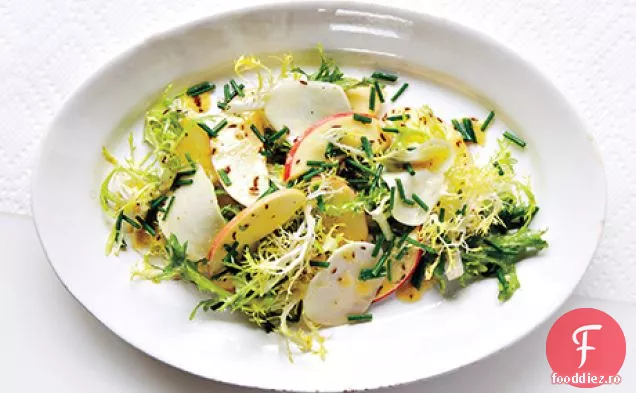 Salată de Kohlrabi și mere cu chimen