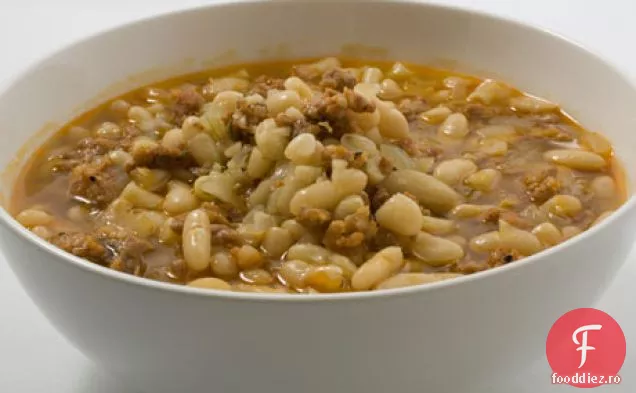 Paste e Fagioli con Salsicce (paste și fasole cu cârnați)