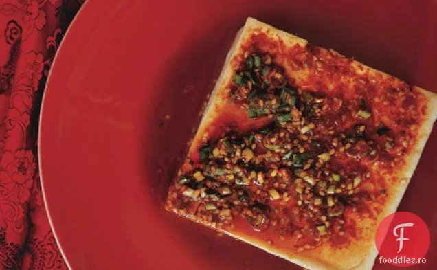 Tofu cald cu sos picant de usturoi