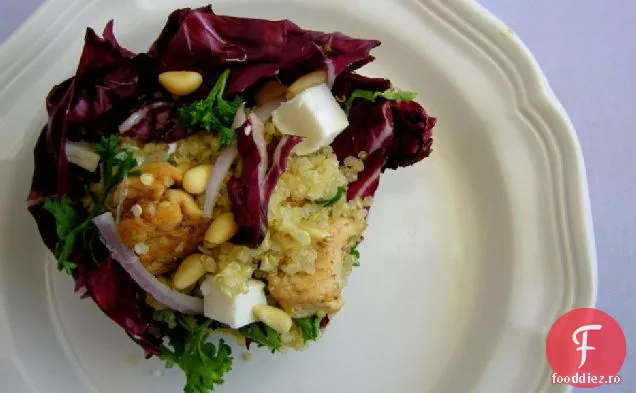 Salată Rece De Quinoa Cu Pui, Nuci De Pin Și Feta