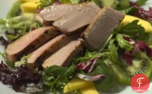 Salată Proaspătă De Ton Cu Fructe Tropicale