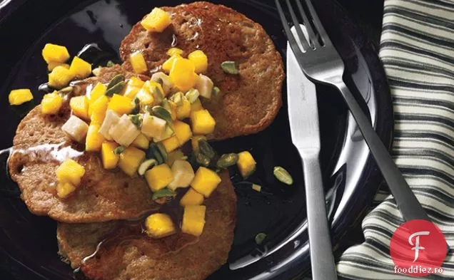 Clătite condimentate cu nucă de cocos cu fructe tropicale