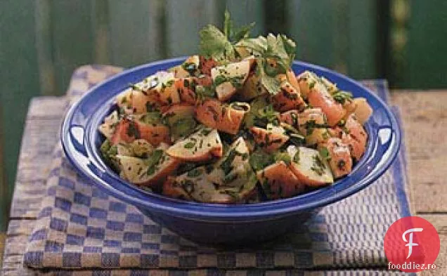 Salată de cartofi cu ierburi proaspete și lămâie