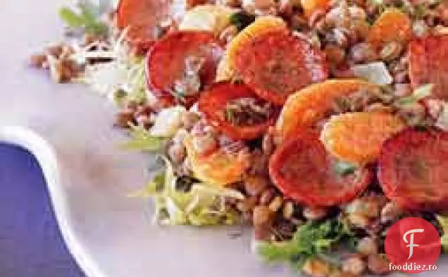Salată de Kielbasa și linte cu pansament cald de muștar-fenicul