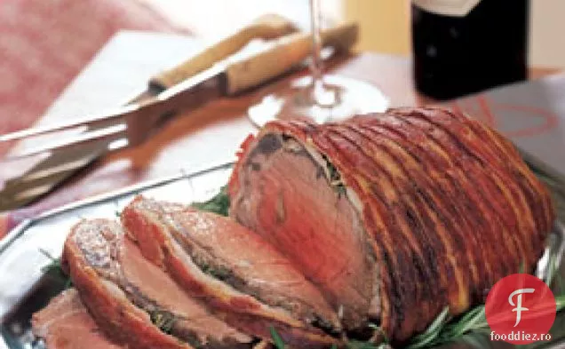 Filet de vită prăjit învelit în slănină