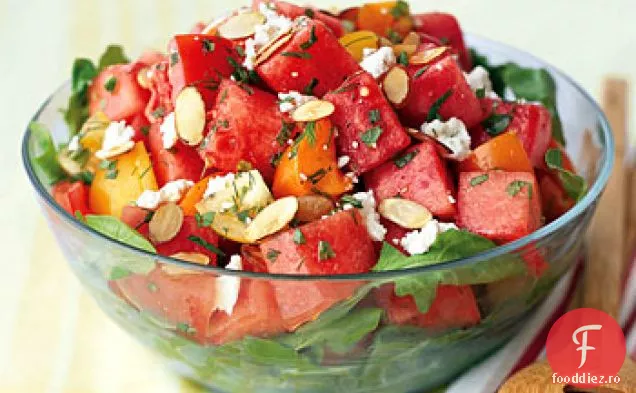 Salată de roșii-pepene verde cu Feta și migdale prăjite