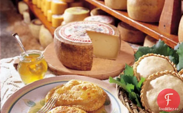 Ravioli cu brânză dulce prăjită cu miere