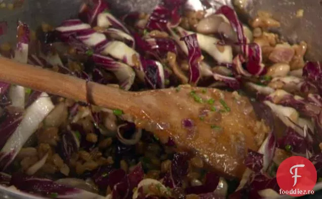 Salată caldă de Farro și fasole de afine
