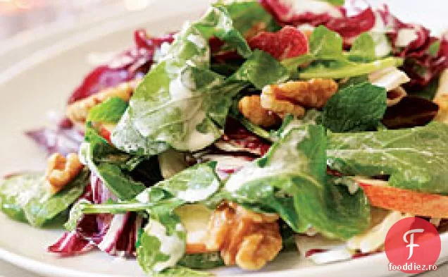 Salată De Rucola, Mentă Și Mere Cu Sos De Nuci Și Zară