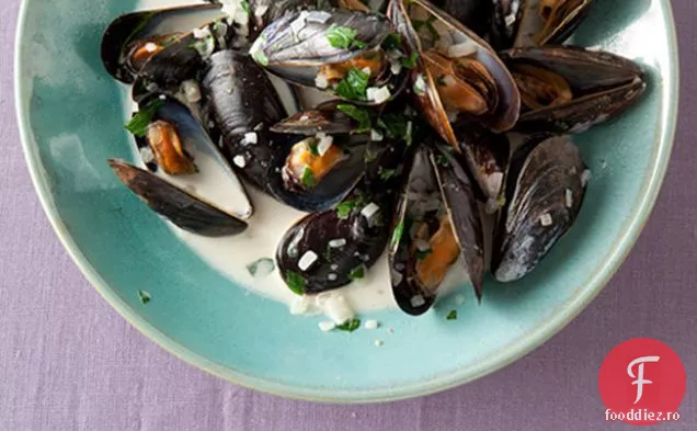 Midii în sos de boabe de piper verde