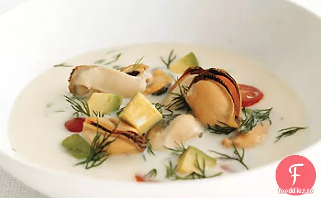 Supă de midii cu Avocado, roșii și mărar