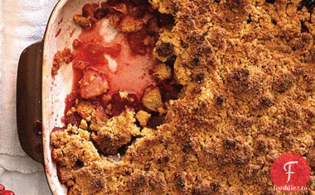 Crisp de mere-afine cu topping de Polenta Streusel